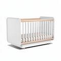 Witte kinderbed van hout met afmetingen 120 x 60 x 100 cm